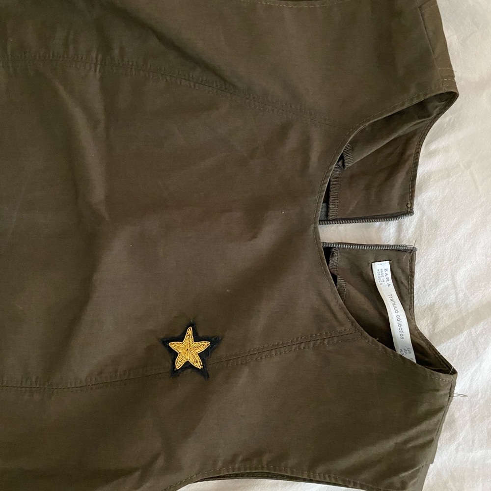 Vest - Picture 3 of 4